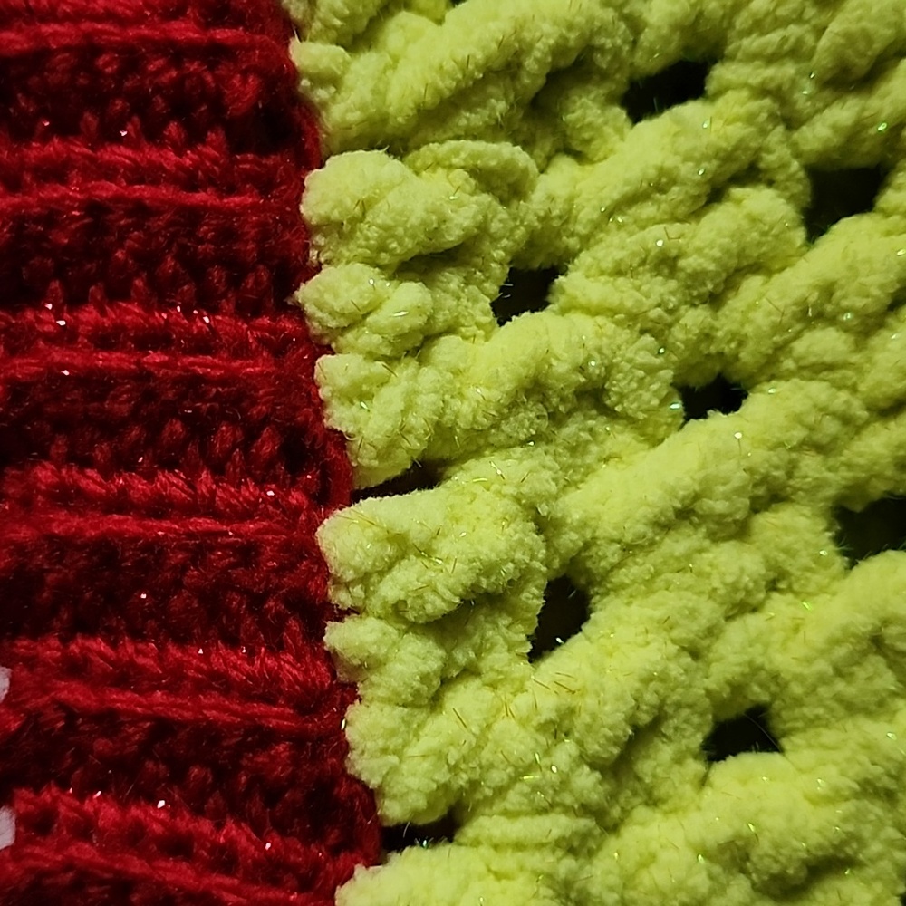 XS/S Grinch Inspired Sweater - Picture 6 of 6